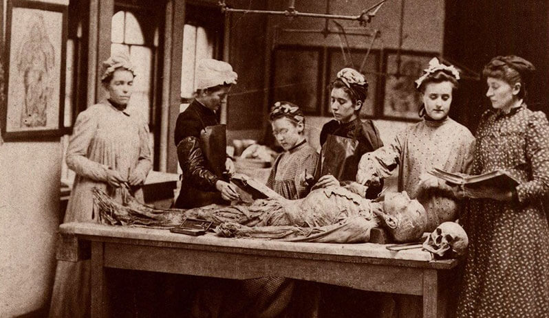 Первые в мире медицинские колледжи для женщин: история создания + фото из жизни студенток
