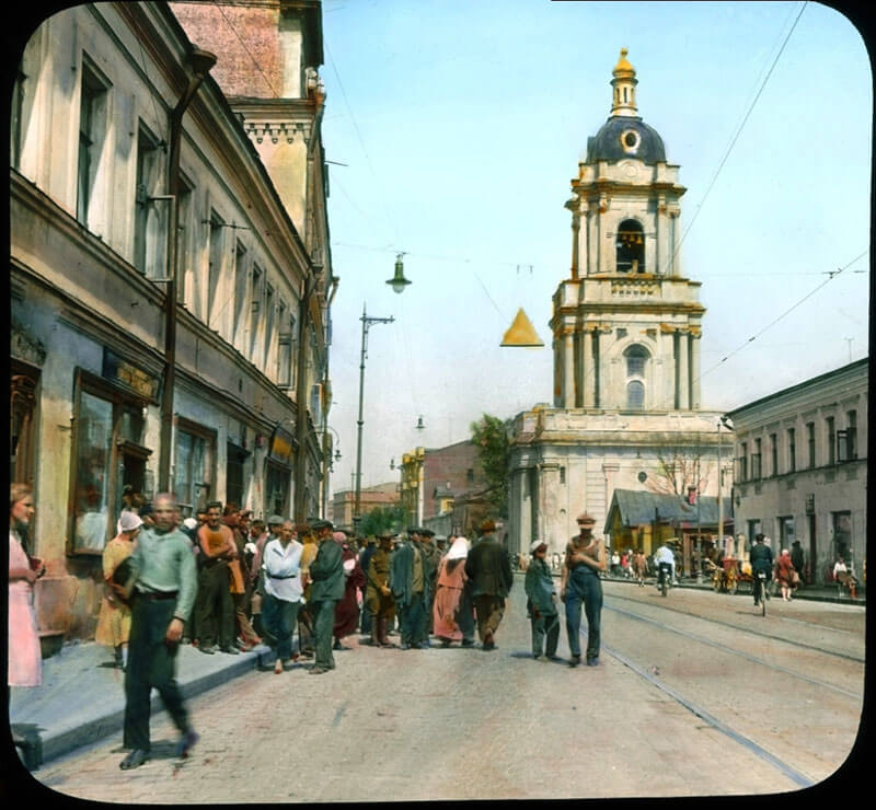 Улица Пятница с церковью Параскева Пятница (разрушена в 1935 году), Москва 1930-е годы